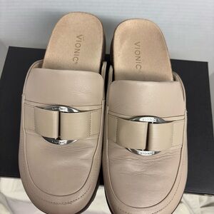 Vionic Women's Cream Mules with Silver Accent